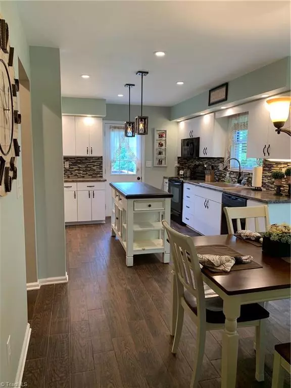 King, NC 27021,1070 Priddy RD