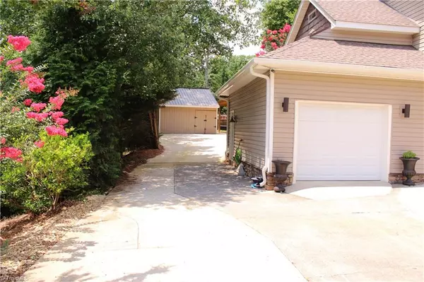 King, NC 27021,132 Maple Ridge DR