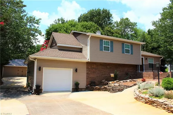 132 Maple Ridge DR, King, NC 27021