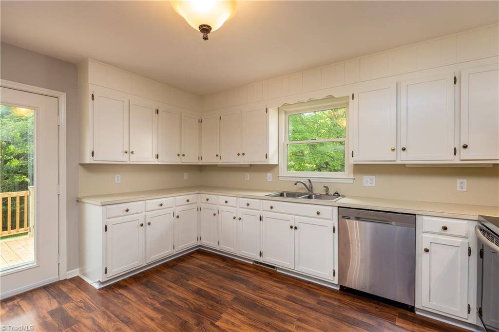 Elkin, NC 28621,177 Aaron RD