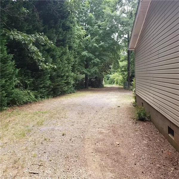 Mocksville, NC 27028,172 Candi LN