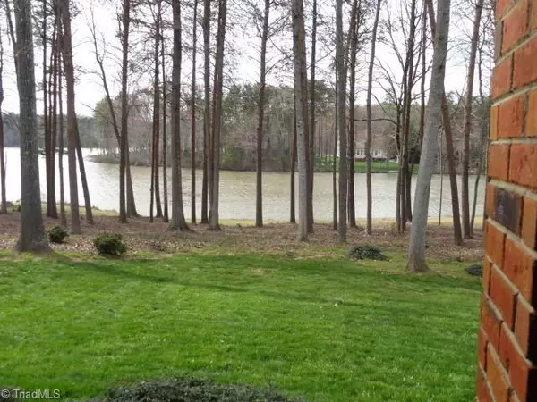 4103 Quarterstaff CT, High Point, NC 27265