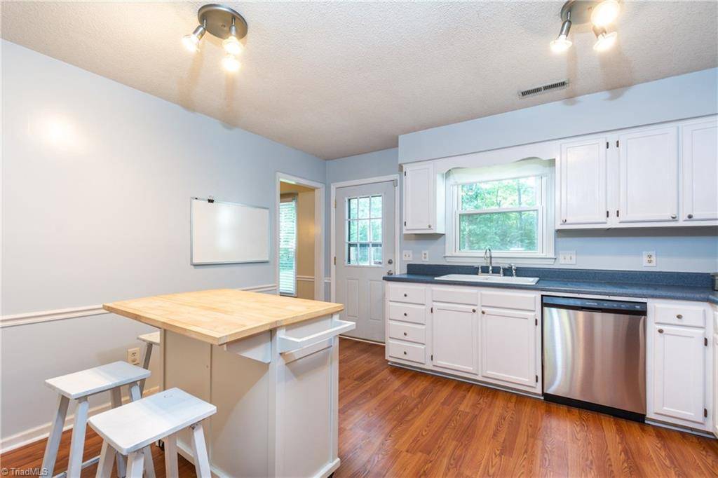 Greensboro, NC 27407,5204 Carolwood DR