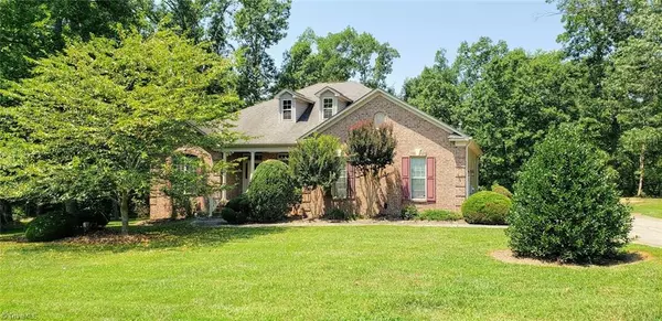 7009 Bronco LN, Summerfield, NC 27358