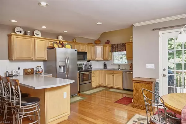 King, NC 27021,888 N Old 52 RD