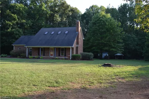 7637 Deboe RD, Summerfield, NC 27358