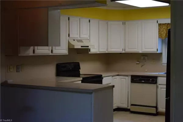 Summerfield, NC 27358,7637 Deboe RD