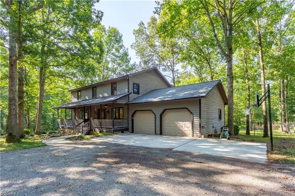 301 Beck Forest LN, Thomasville, NC 27360