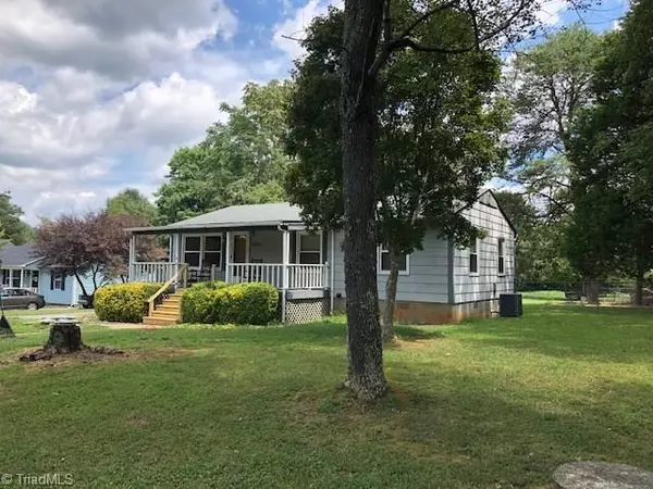 8204 Spotswood RD, Summerfield, NC 27358