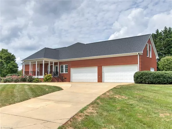 Oak Ridge, NC 27310,5210 Red Fox DR