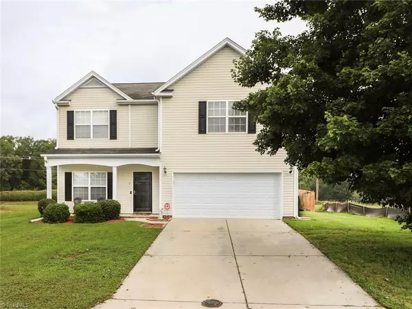 7 Silverbrook CT, Mcleansville, NC 27301