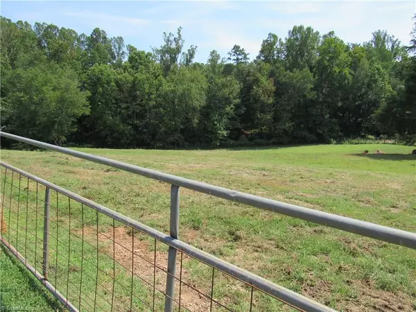 King, NC 27021,917 Meadowbrook DR