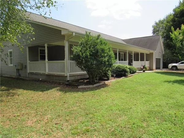 King, NC 27021,1085 Homestead Place DR