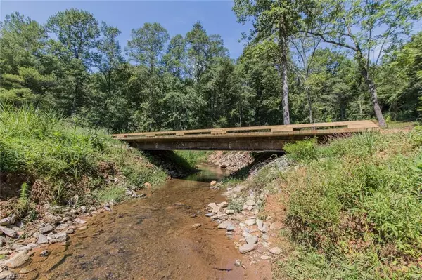 000 Roope Ridge RD, North Wilkesboro, NC 28659