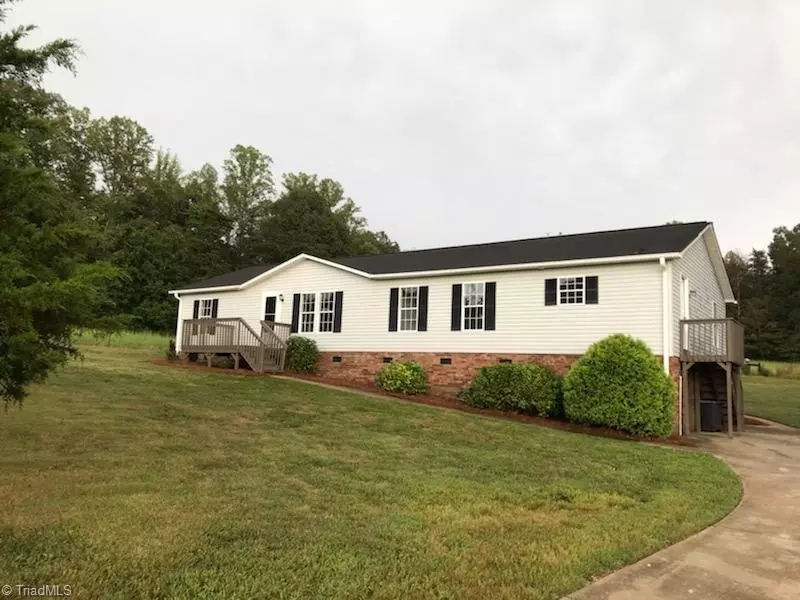 King, NC 27021,1084 Cedarview LN