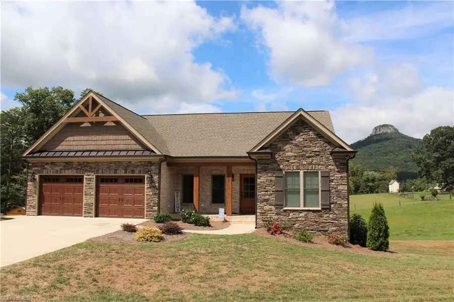 1042 Scenic View DR, Pinnacle, NC 27043