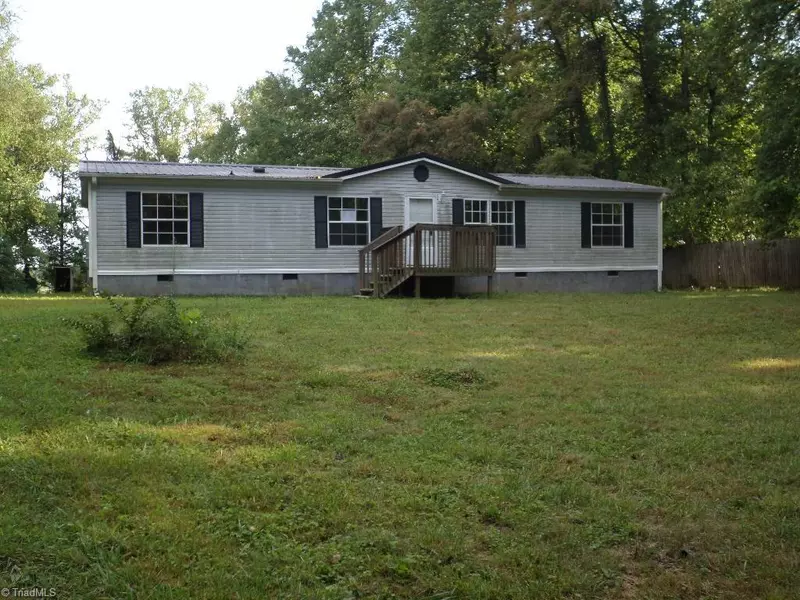 125 Flippin RD, Lowgap, NC 27024