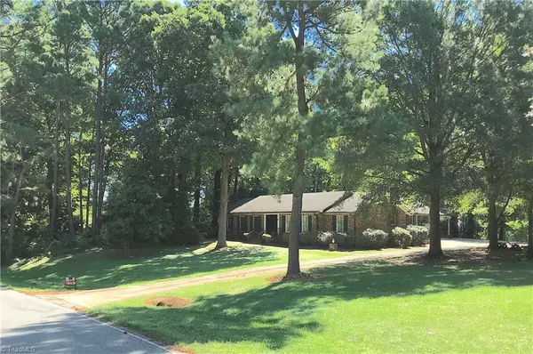 6867 Colonial Club DR, Thomasville, NC 27360