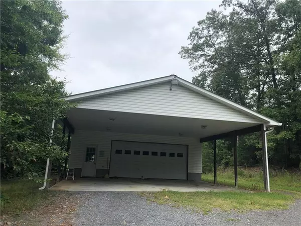 Mocksville, NC 27028,1089 Country LN