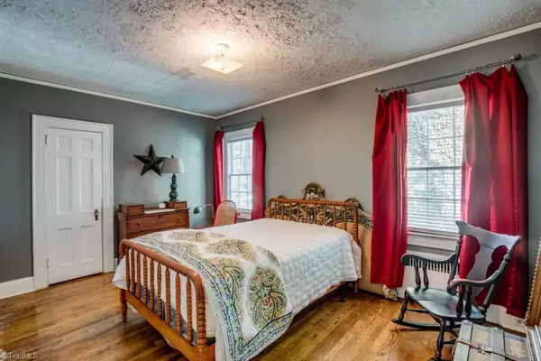 High Point, NC 27262,225 Woodrow AVE