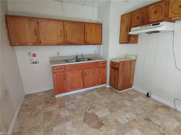 High Point, NC 27263,1208 E Springfield RD