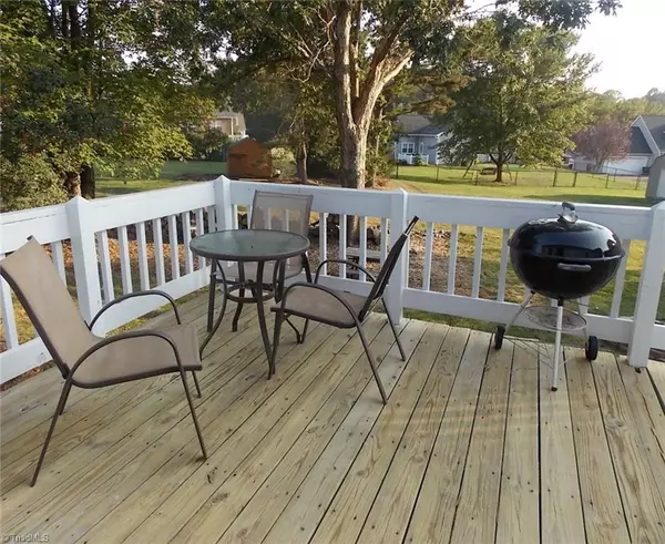 King, NC 27021,1813 Chestnut Grove RD