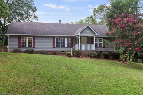 4995 La Crest CT,  Walkertown,  NC 27051