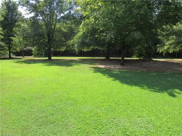 King, NC 27021,1373 Chestnut Grove RD