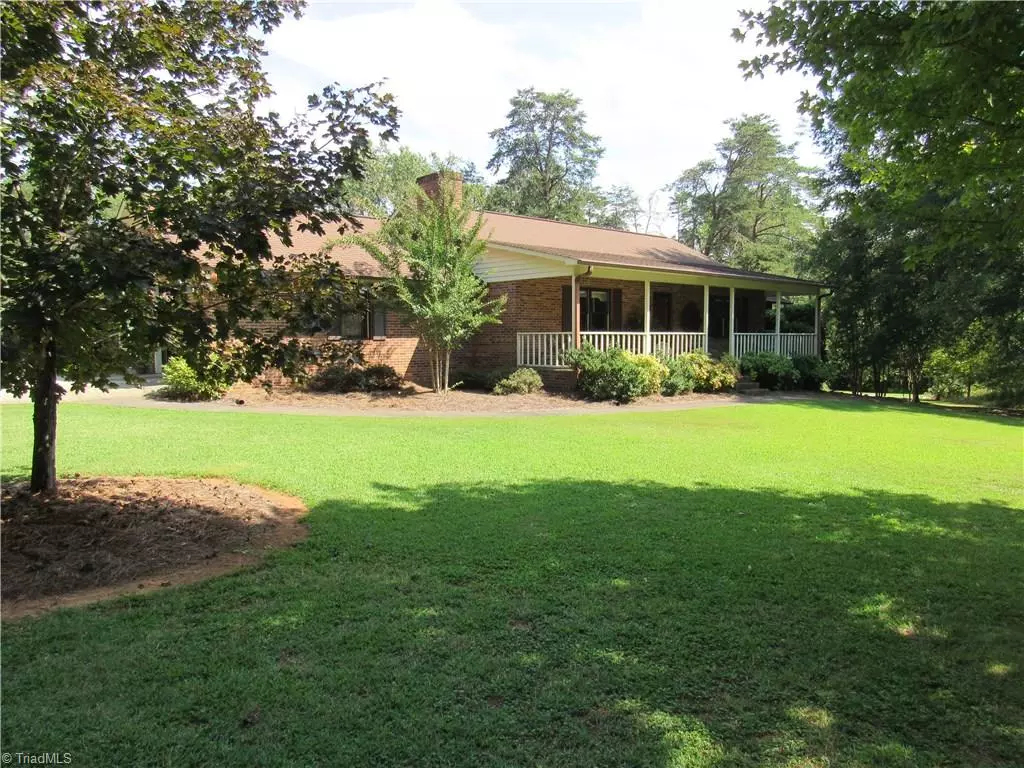 King, NC 27021,1373 Chestnut Grove RD