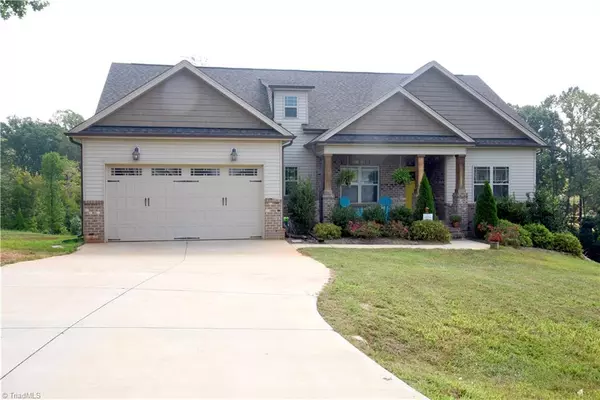 5617 Crooked Oak DR, Summerfield, NC 27358