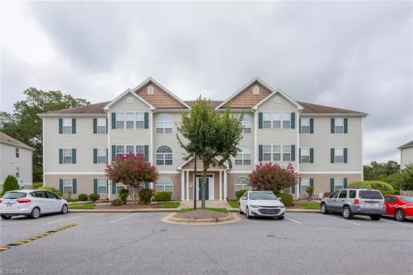 6112 Hedgecock CIR, High Point, NC 27265