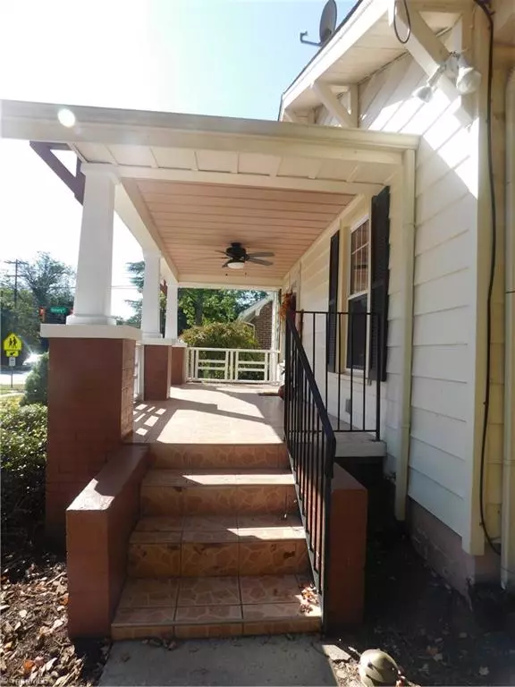 High Point, NC 27262,720 Chestnut DR