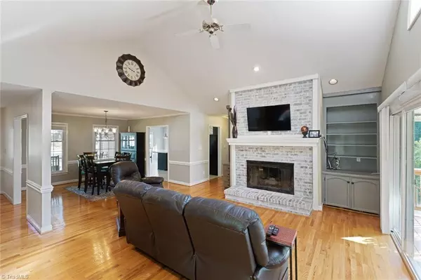 High Point, NC 27265,1904 Candelar DR