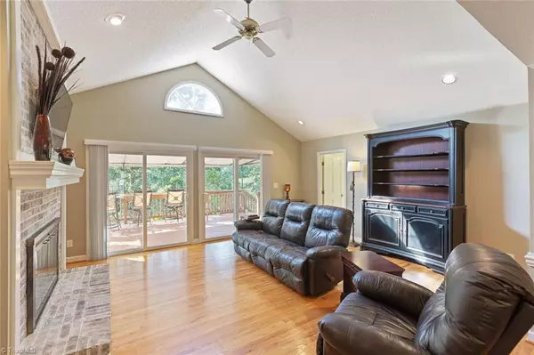 High Point, NC 27265,1904 Candelar DR