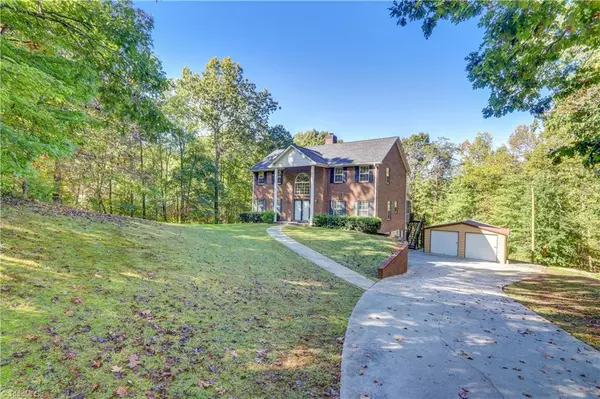 8301 Windspray DR, Summerfield, NC 27358