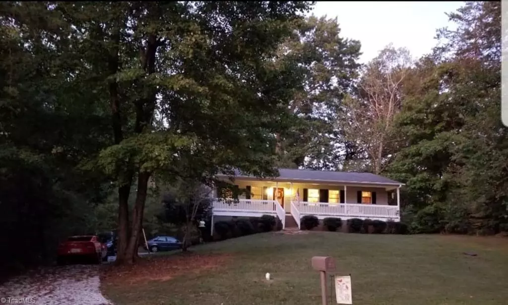 King, NC 27021,902 Kingsway DR