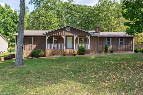 1025 Springwood LN, Archdale, NC 27263