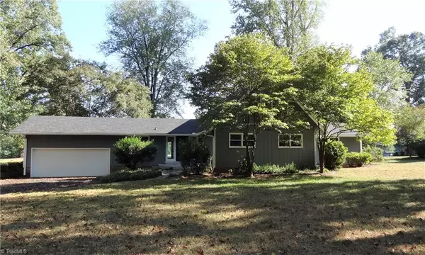 299 Ivy CIR, Advance, NC 27006