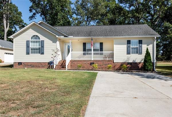 41 Ranchor DR, Thomasville, NC 27360