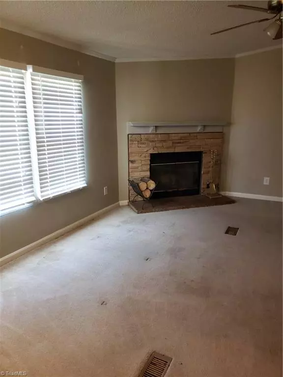 King, NC 27021,1040 Breezeway DR