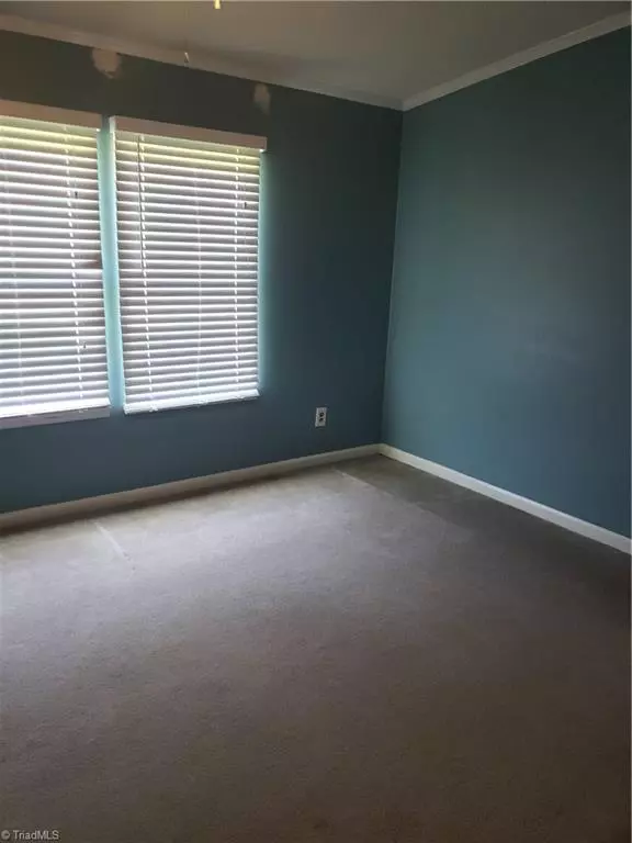 King, NC 27021,1040 Breezeway DR