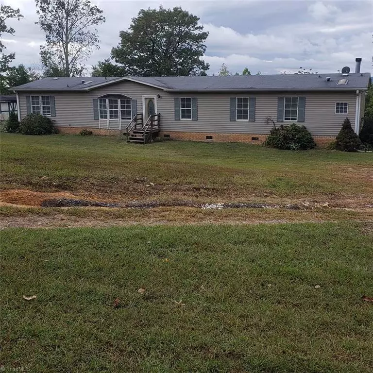 King, NC 27021,1040 Breezeway DR