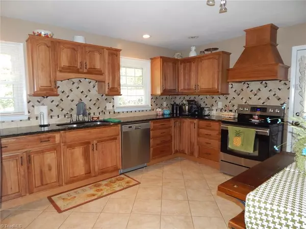 Boonville, NC 27011,141 Wallace ST