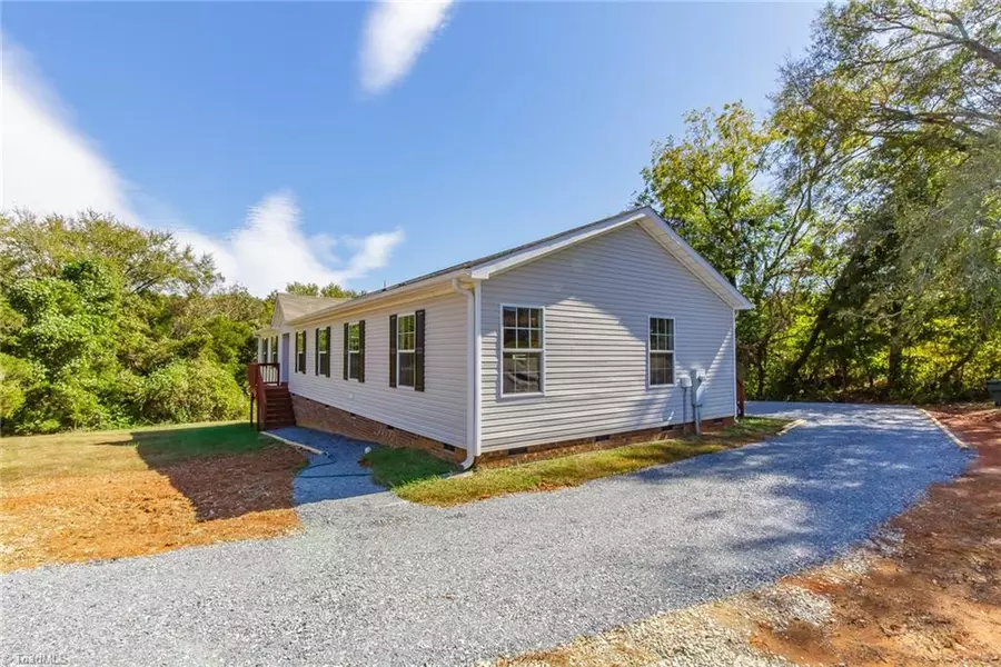 953 Cheeks LN, Graham, NC 27253