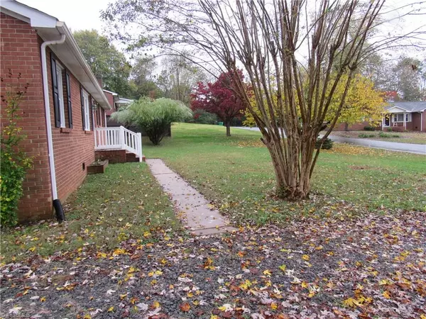 King, NC 27021,113 Mohawk DR