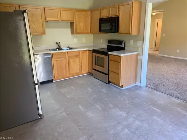 Winston Salem, NC 27107,4208 Oaksburg CT