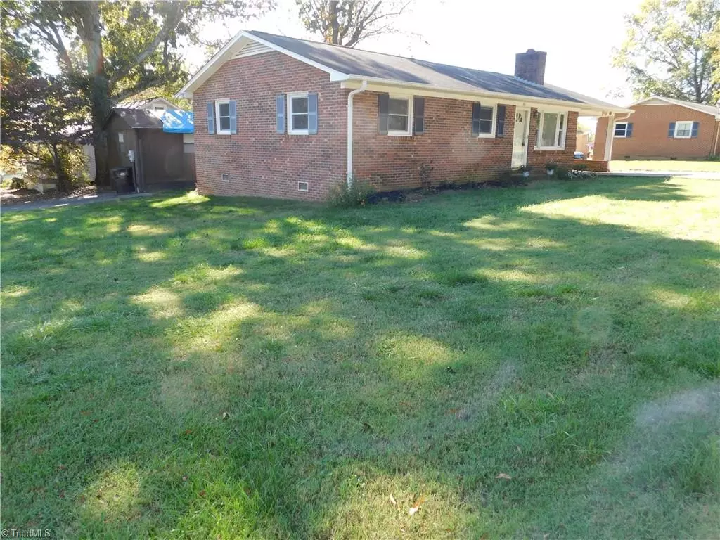 Yadkinville, NC 27055,116 E Maple ST