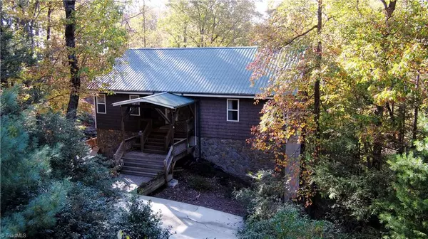 1700 Greenstreet DR, Traphill, NC 28685