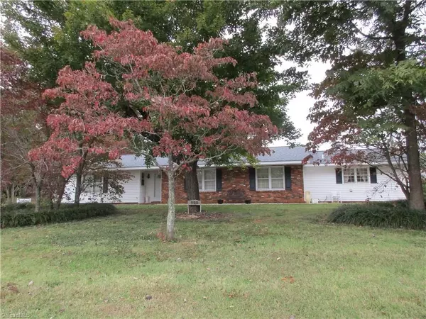 218 Meadowbrook DR, King, NC 27021