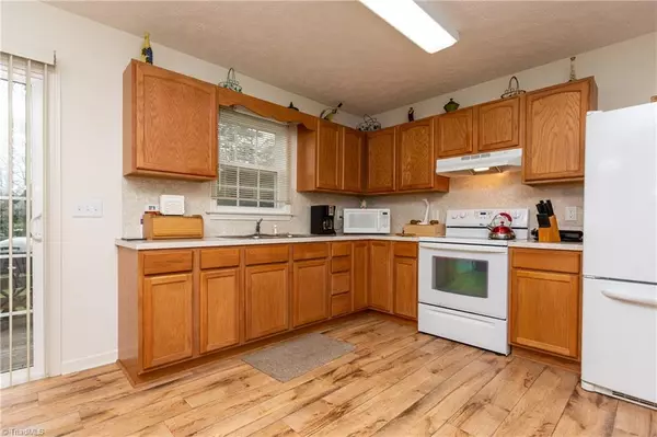 King, NC 27021,1130 Laurel Bluff DR